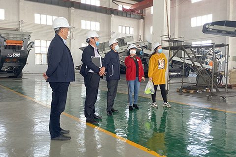 【春風送暖，戰(zhàn)“疫”有情】奉賢區(qū)奉城鎮(zhèn)領導蒞臨東蒙，慰問公司疫情防控一線職工