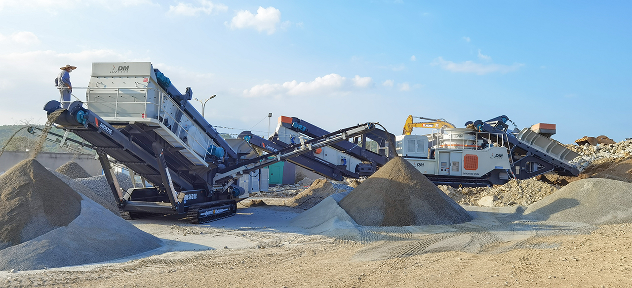 【東蒙案例】顎、錐、篩移動(dòng)站石英巖破碎生產(chǎn)線火熱投產(chǎn)！