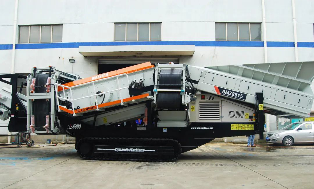 發(fā)貨中 | 上海東蒙開年發(fā)貨進(jìn)行中！DMZS515移動(dòng)重型篩分站火速發(fā)往客戶前方，助力客戶砂石骨料項(xiàng)目